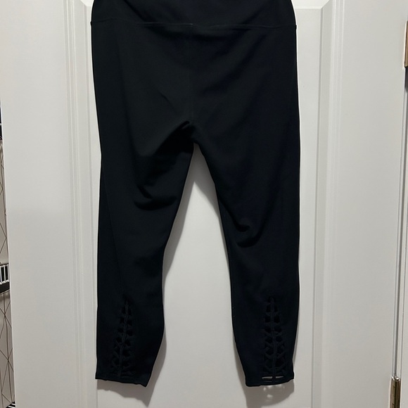 Active Life Cropped Leggings - Picture 4 of 4
